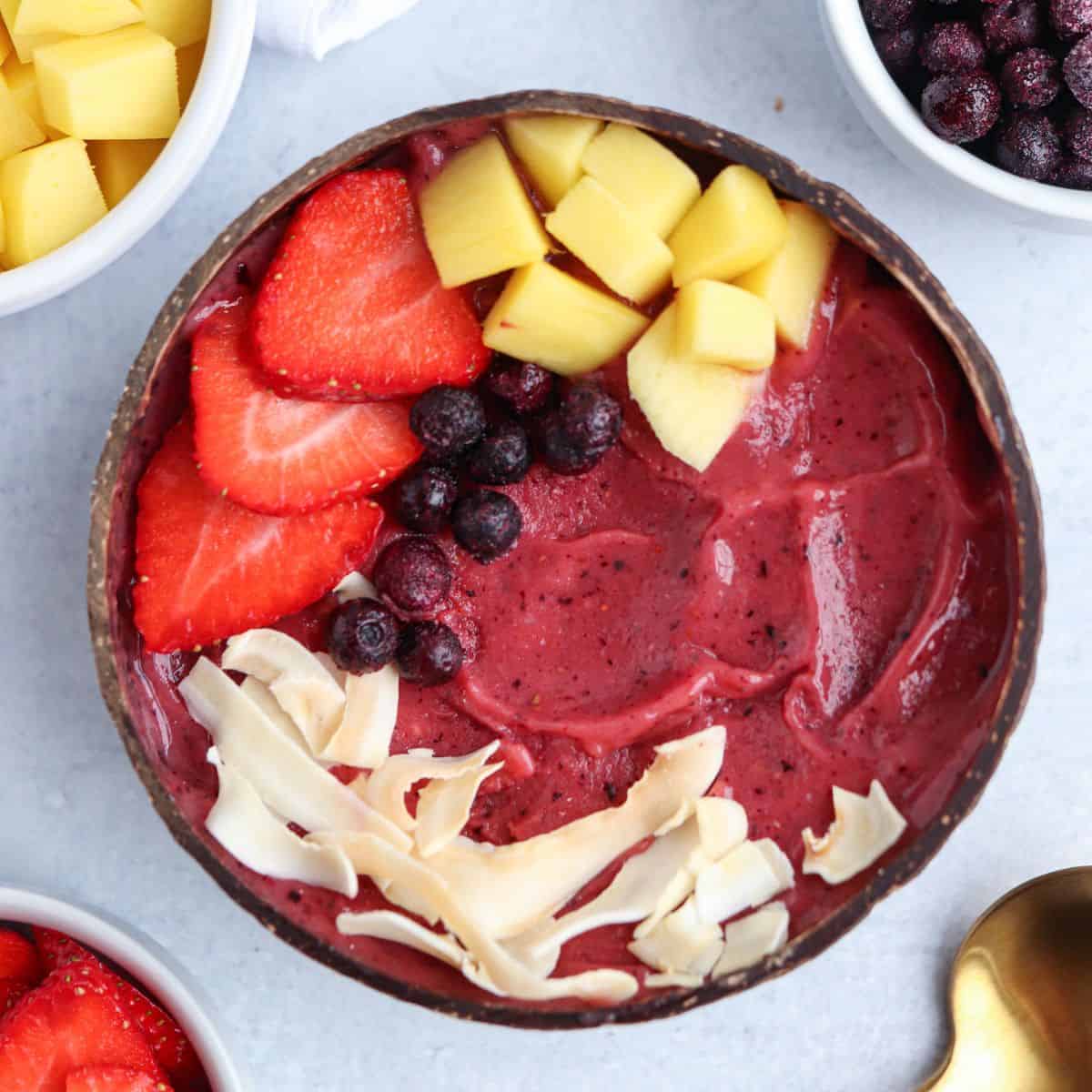Smoothie Bowls: Deliciously Thick Ways to Boost Nutrition